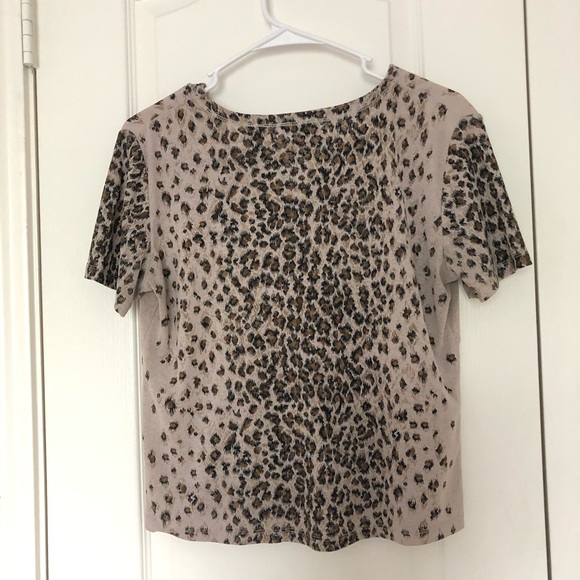 3/$10 Beliza Cheetah Print V-Neck Crop Top Large L - Picture 2 of 8